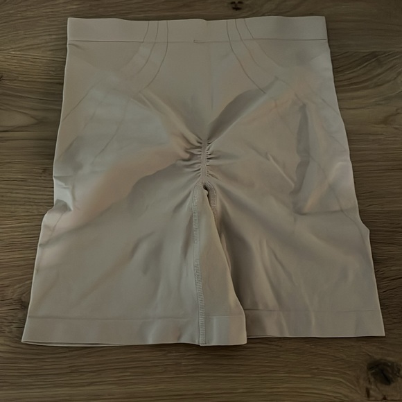 NWT Maidenform Firm Control Feel Good Fashion Mid-Thigh Shaper Large Reg. $42 - Picture 7 of 9